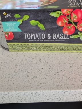 Tomato & Basil Grow Kit – Tomato Red & Green